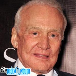 Một bức ảnh mới về Buzz Aldrin- Phi hành gia nổi tiếng Glen Ridge- New Jersey