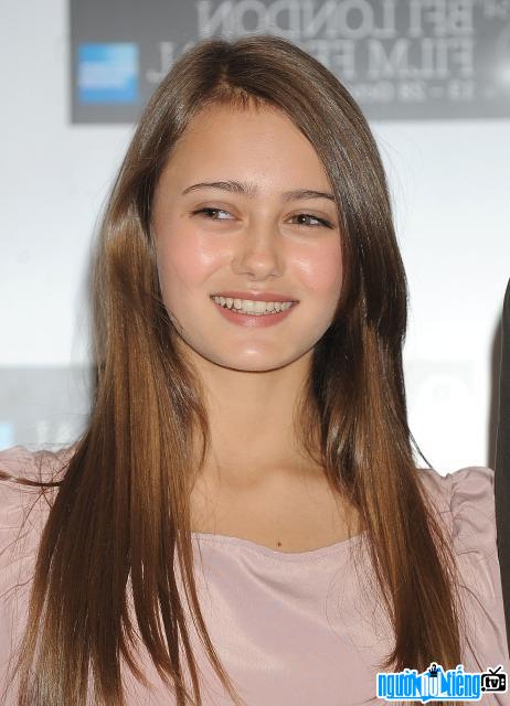 Latest picture of actress Ella Purnell