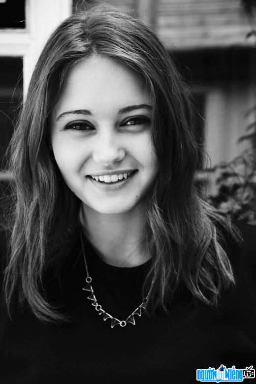  Ella Purnell is a famous British child actress