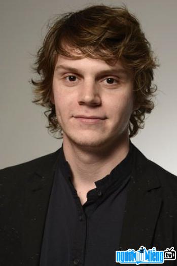  Latest pictures of TV actor Evan Peters