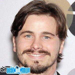 A Portrait Picture of Male television actor Jason Ritter