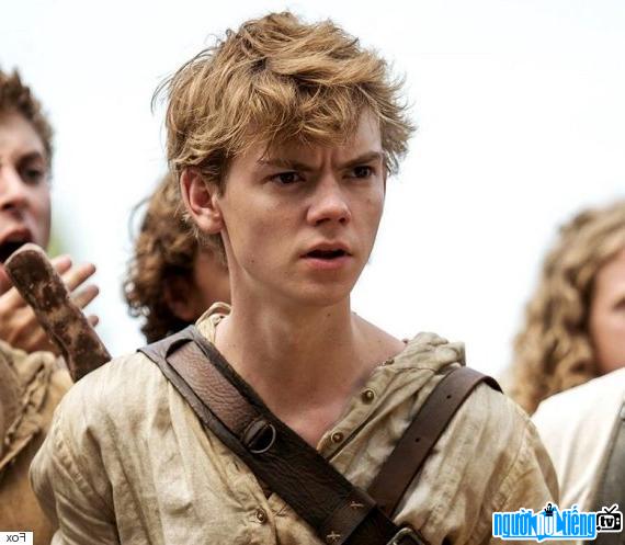 Image of actor Thomas Sangster in a movie scene