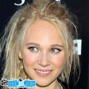 Foot photo Dung Juno Temple