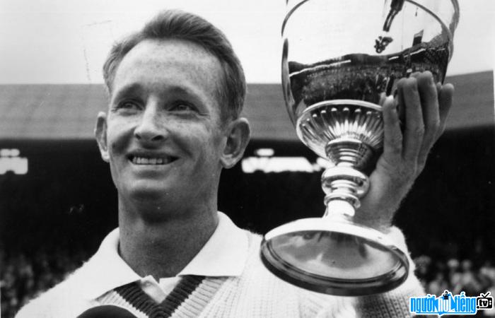 Rod Laver lifts the championship cup
