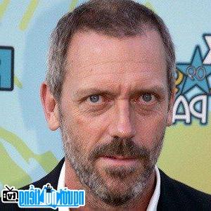 Một hình ảnh chân dung của Nam diễn viên truyền hình Hugh Laurie