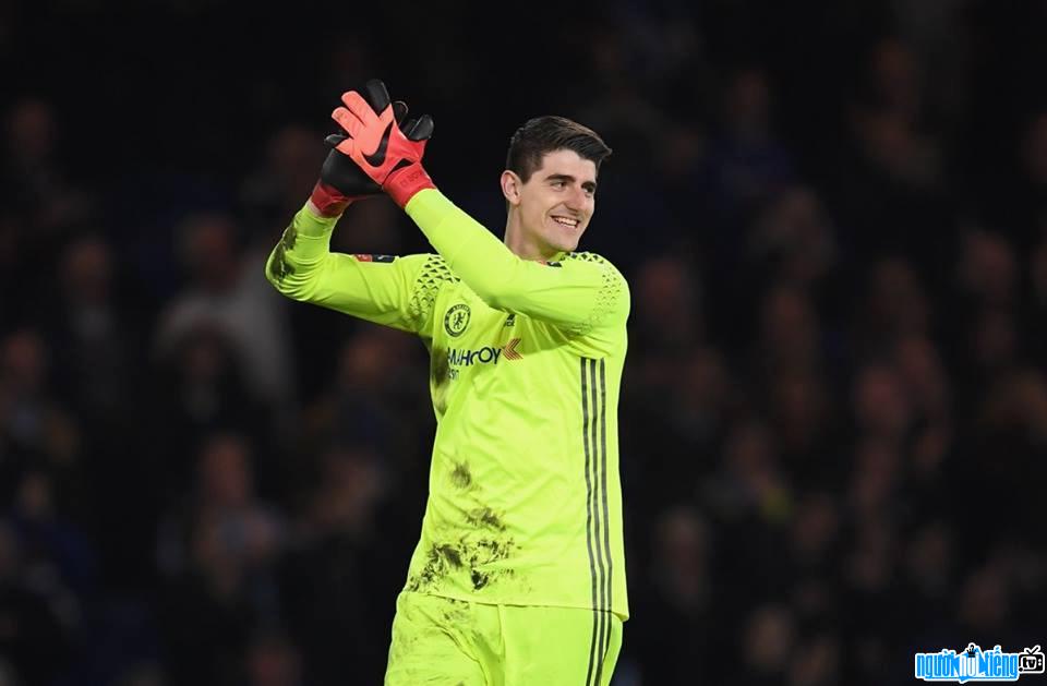 Player pictures on the field football Thibaut Courtois