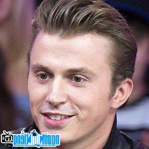 Một hình ảnh chân dung của Nghệ sĩ dance Kenny Wormald