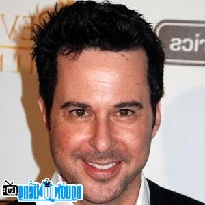 A portrait picture of Male TV actor Jonathan Silverman