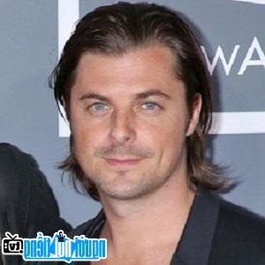 Image of Axwell