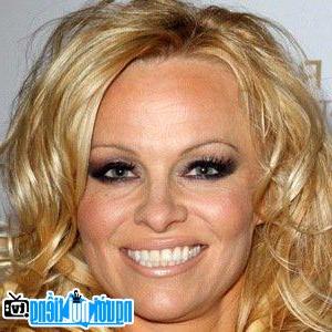 Latest Picture of TV Actress Pamela Anderson