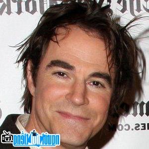Latest Picture of TV Actor Roger Bart