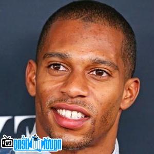 Latest Picture Of Victor Cruz Soccer Player