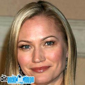 Latest picture of TV Actress Sarah Wynter