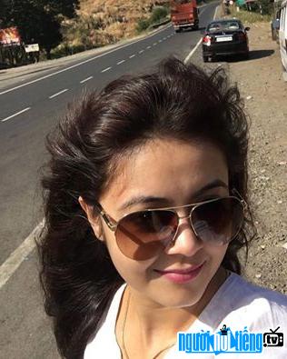 Actress Devoleena Bhattacharjee shows off photos while going out