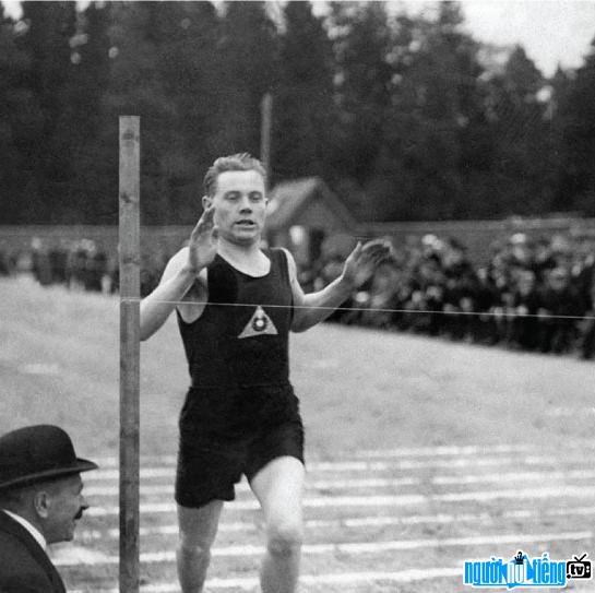 Paavo Nurmi không có đối thủ cự ly từ 800m trở lên.