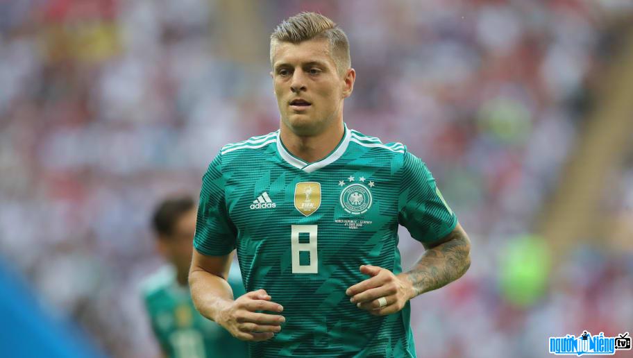 Hình ảnh cầu thủ Toni Kroos trên sân cỏ