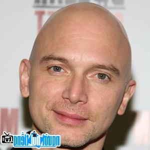 Một hình ảnh chân dung của Nam diễn viên sân khấu Michael Cerveris