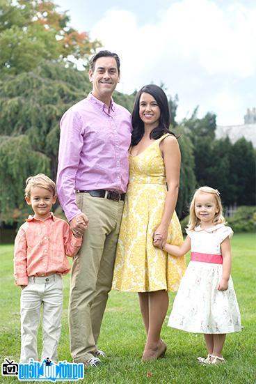 Natali Morris hạnh phúc bên chồng và hai con