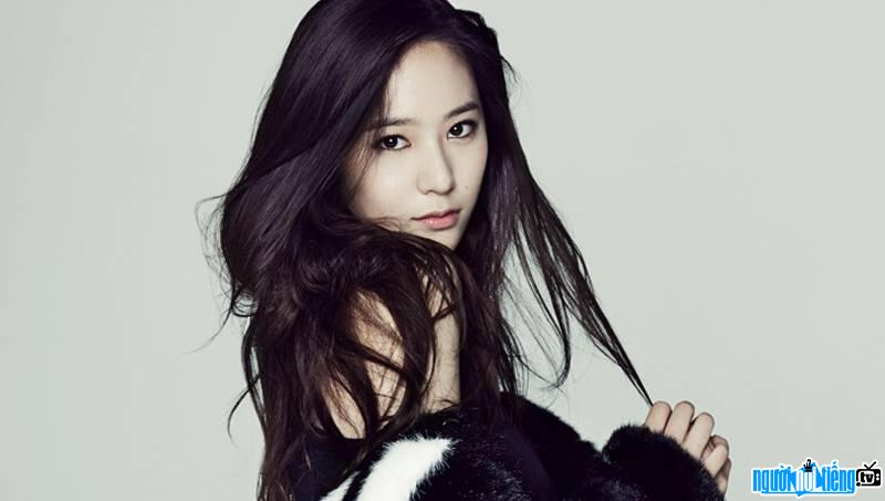 Image of Singer Krystal Jung 5