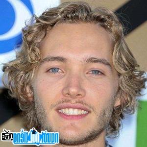 Latest picture of Toby Regbo Male Actor