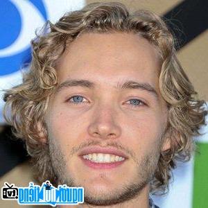 Hình ảnh mới nhất về Diễn viên nam Toby Regbo