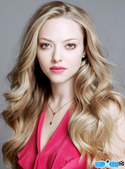 One More portrait pictures of actress Amanda Seyfried
