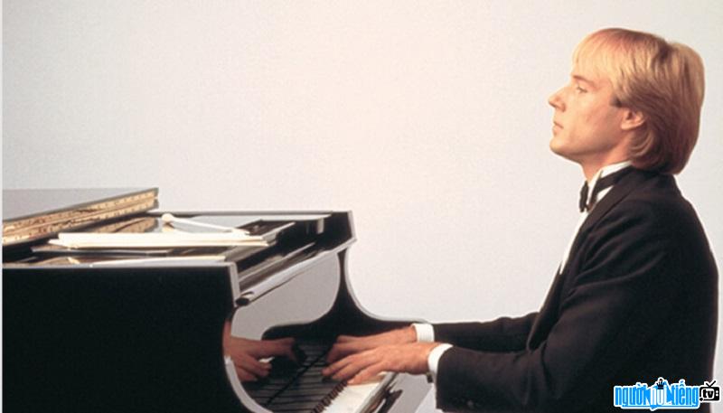Richard Clayderman nghệ sĩ đàn Piano thành công nhất thế giới