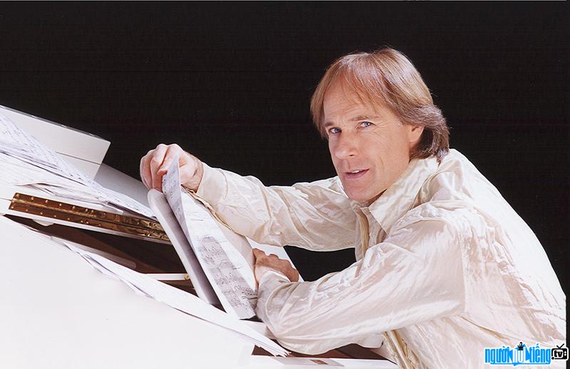 Richard Clayderman nghệ sĩ đàn Piano được tổn xưng là Hoàng tử lãng mạn