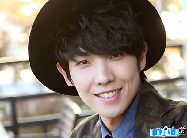 A picture of actor Lee Joon