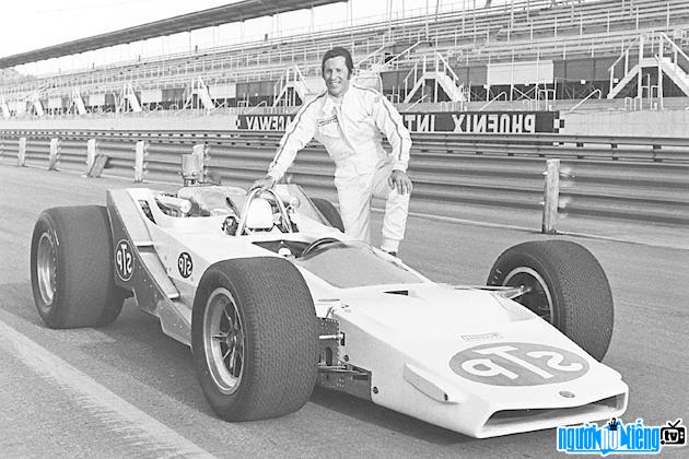 Picture of young driver Mario Andretti