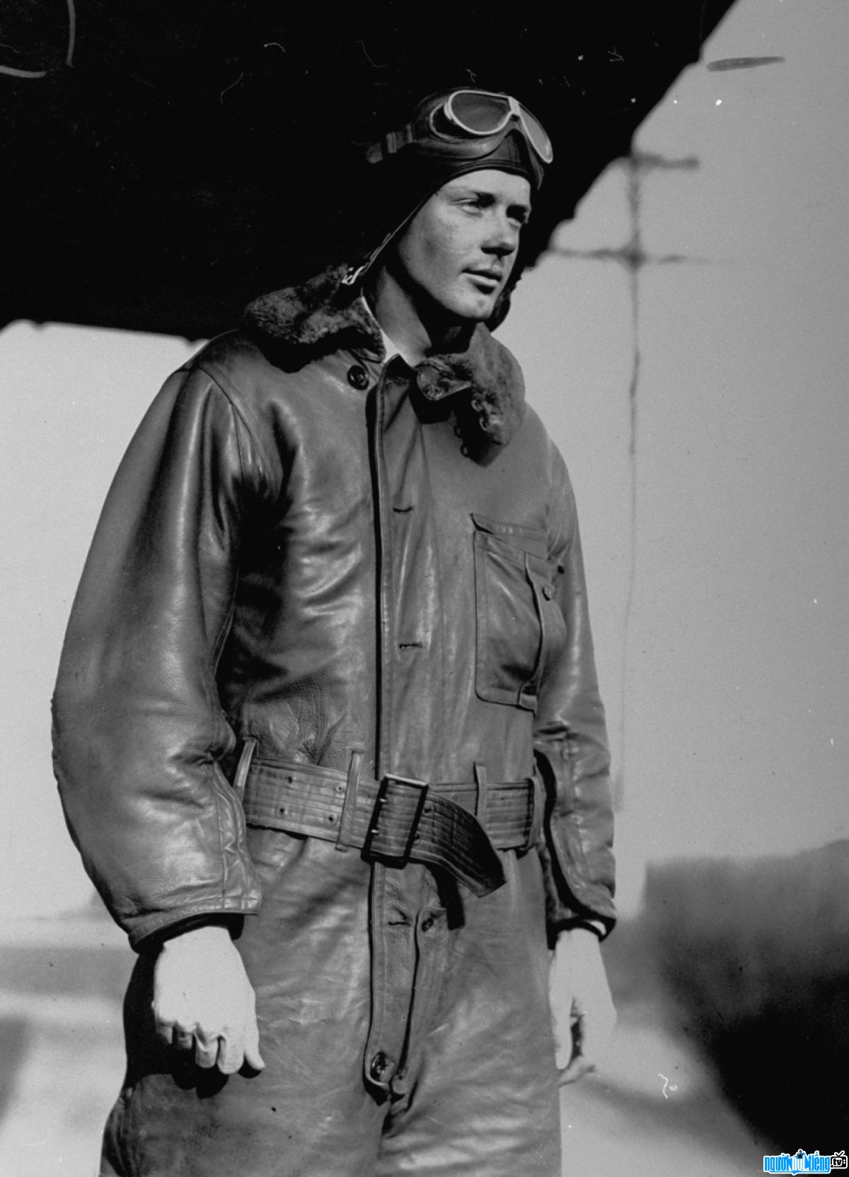 Chân dung phi công Charles Lindbergh