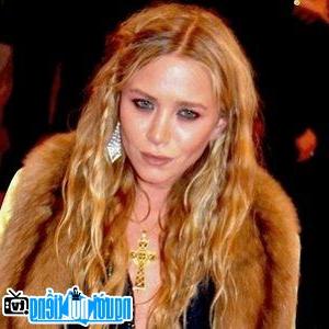 Latest Picture of TV Actress Mary-Kate Olsen