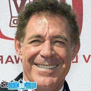 A Portrait Picture of Male TV actor Barry Williams