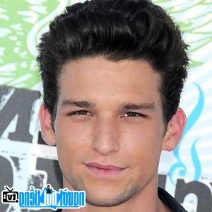A Portrait Picture of Television Actor picture of Daren Kagasoff