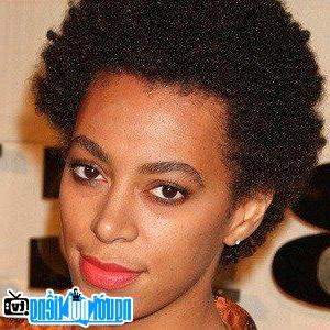 R&B Singer Solange Knowles Latest Picture