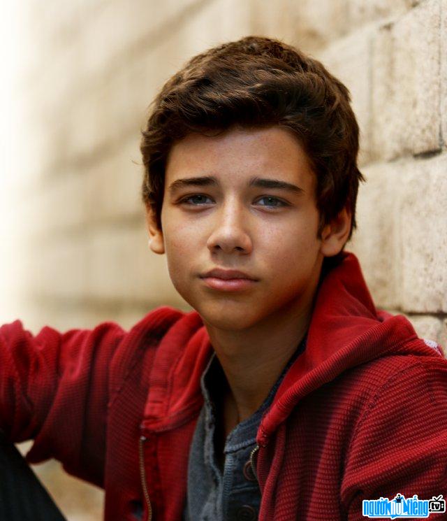 Uriah Shelton is an American television actor 