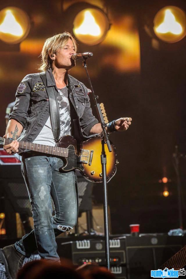 Latest pictures of Ca Country singer Keith Urban