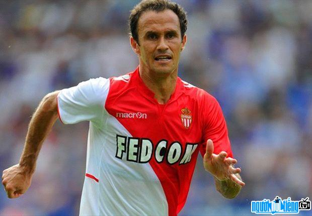 Ricardo Carvalho has signed a contract with Chinese club Shanghai SIPG
