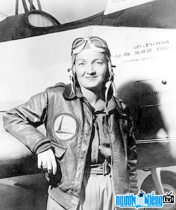 Picture of pilot Nancy Harkness Love
