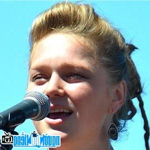 A New Picture of Crystal Bowersox- Famous Ohio Rock Singer