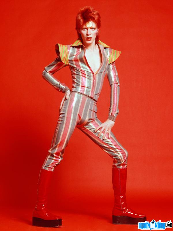 Hình ảnh thời trẻ của ngôi sao nhạc Rock David Bowie