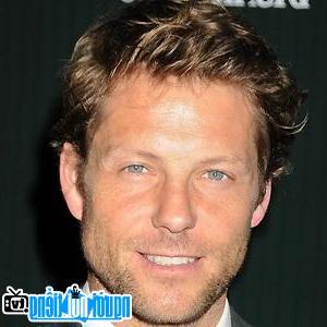 Hình ảnh mới nhất về Nam diễn viên truyền hình Jamie Bamber