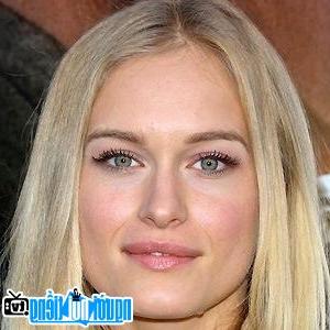 Latest Picture of TV Actress Leven Rambin