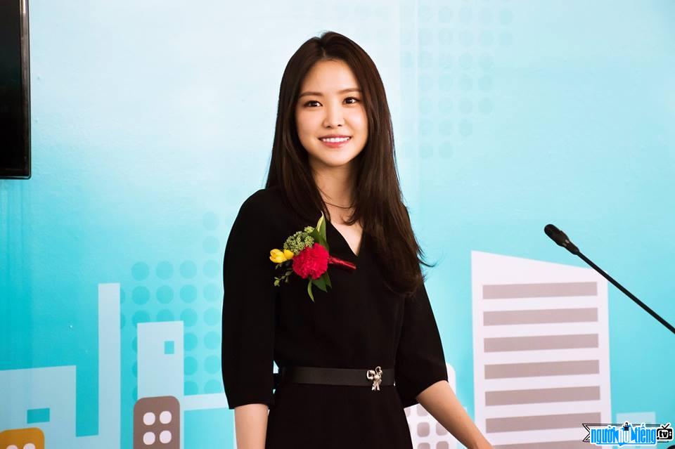 Latest pictures of singer Son Na-eun