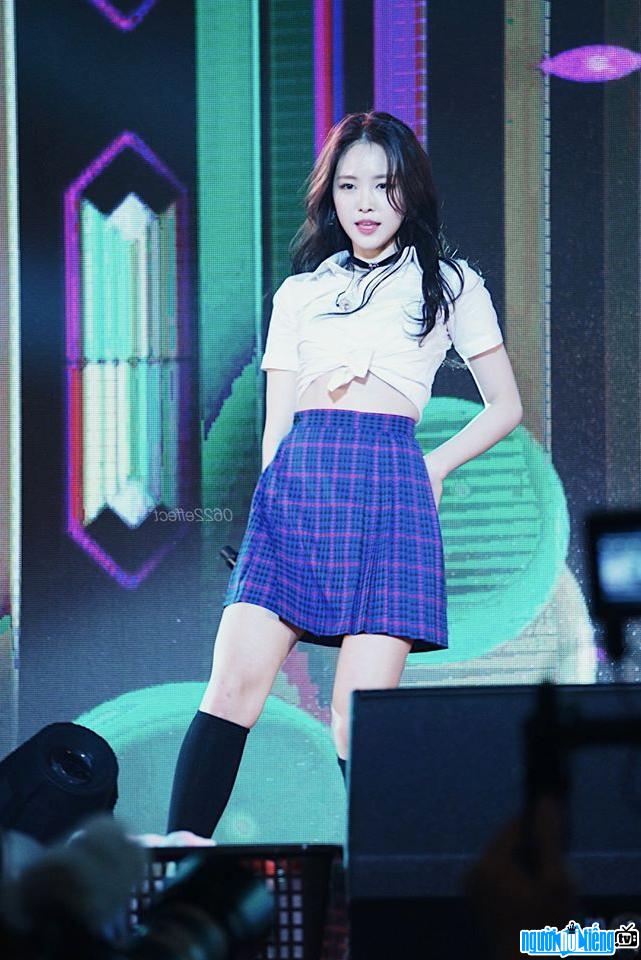 Singer Son Na-eun performing on stage in a show recently