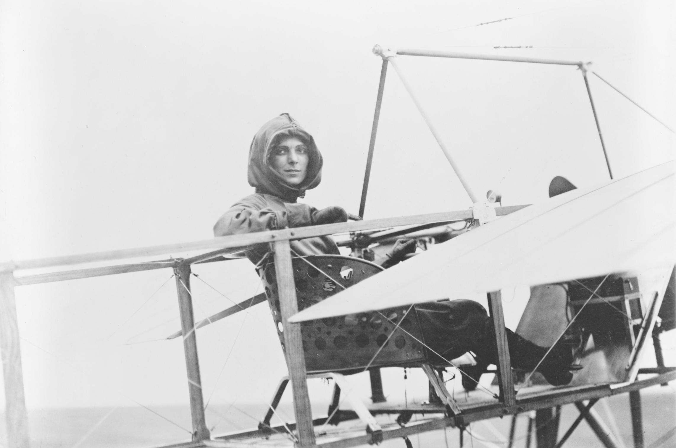 Picture of pilot Harriet Quimby