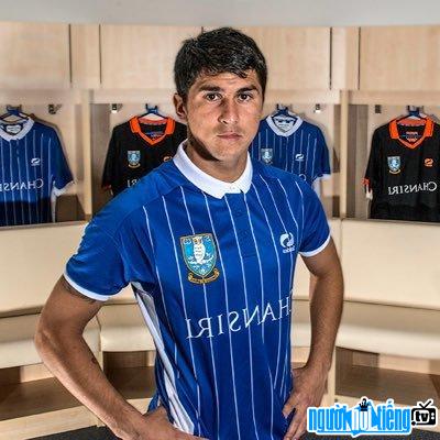  Fernando Forestieri's picture in the shirt selection room