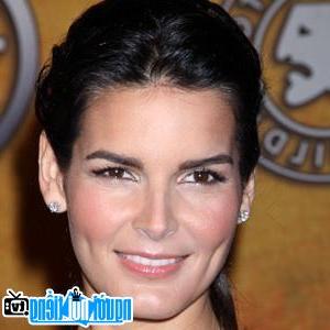 A New Picture of Angie Harmon- Famous Texas TV Actress