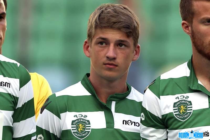 Picture of Ryan Gauld in the starting lineup