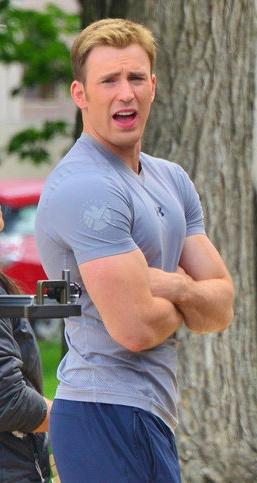 Chris Evans has an irresistible handsome face and perfect body